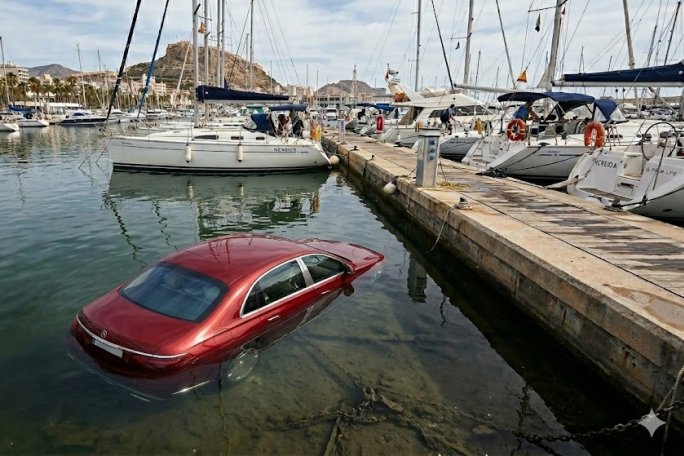 Quítatelo de la cabeza: maniobrar un barco no es conducir un coche